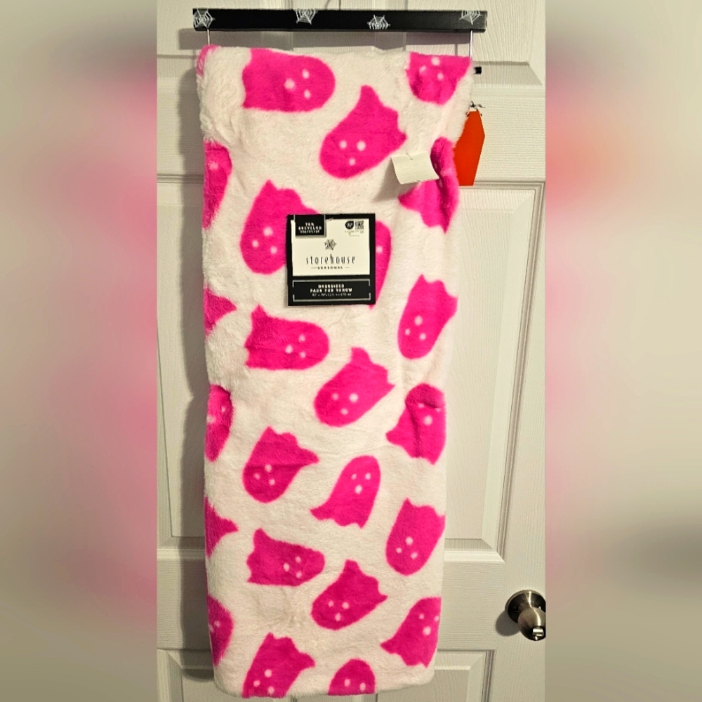🔥👻 Viral Storehouse Hot Pink Ghost Throw Blanket NWT -Qty 2 AVAILABLE!!